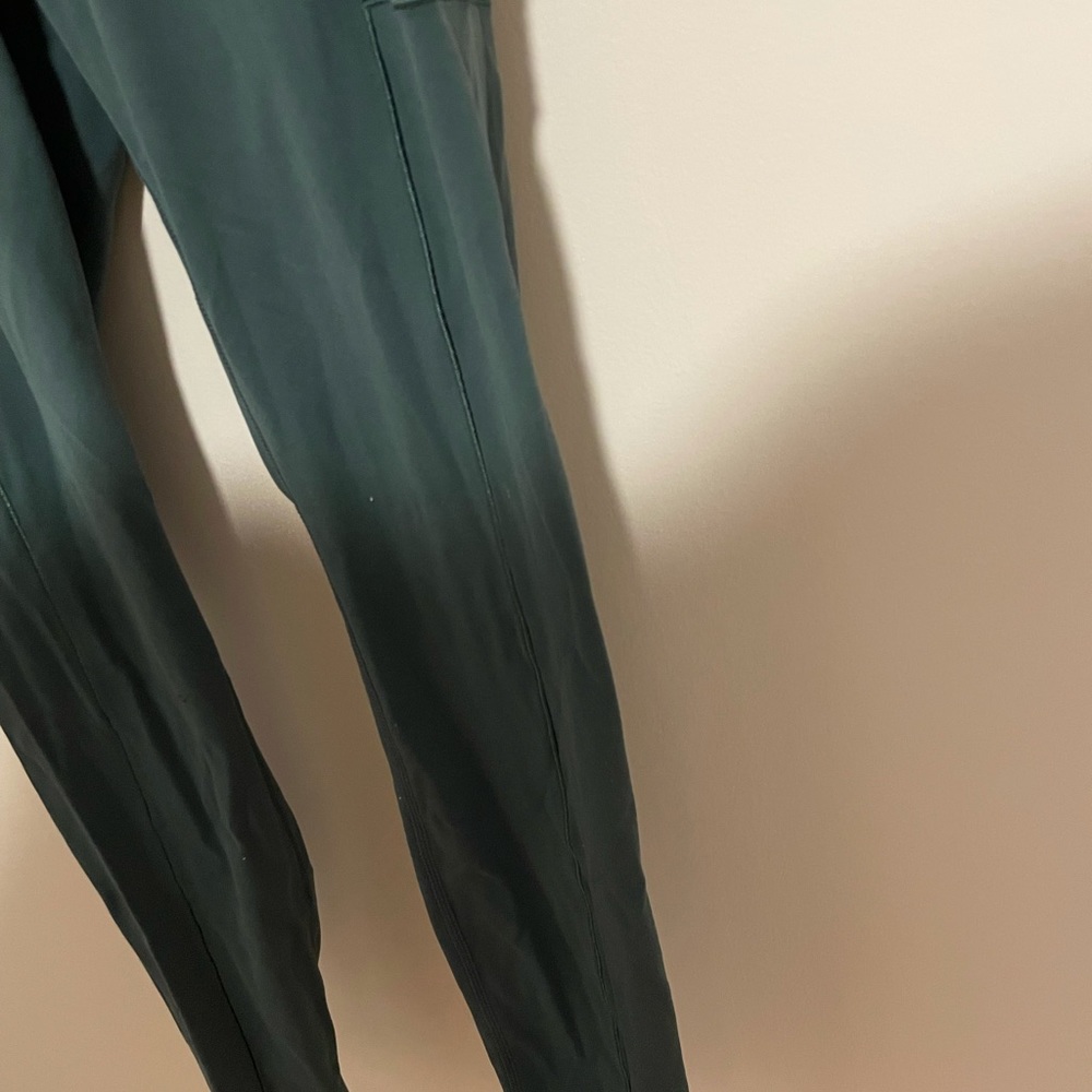 Nike Dri-Fit legging with lace detailing, Size M - Picture 2 of 2